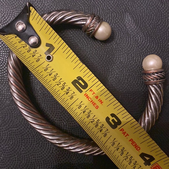 Vintage faux pearl open cuff bracelet with twisted cable - Picture 4 of 4